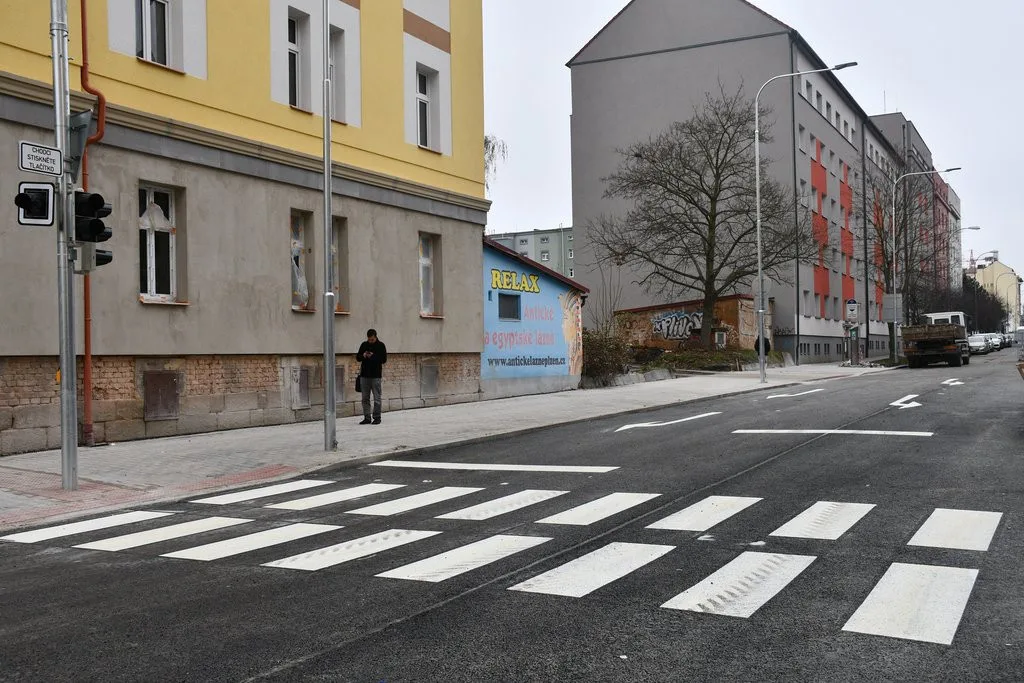Na Husovo náměstí se opět vrátí doprava, opravy za 40 milionů mají zvýšit bezpečnost