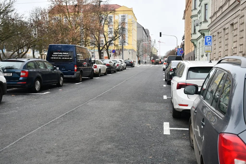 Na Husovo náměstí se opět vrátí doprava, opravy za 40 milionů mají zvýšit bezpečnost