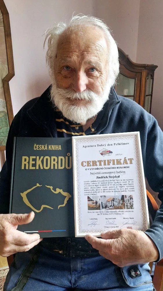 Cementový betlém chodí pravidelně obdivovat desítky lidí, dostal se i do knihy rekordů