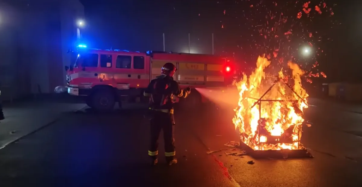 Symbolický požár na rozloučenou. Úspěšný velitel tachovských hasičů odešel do civilu
