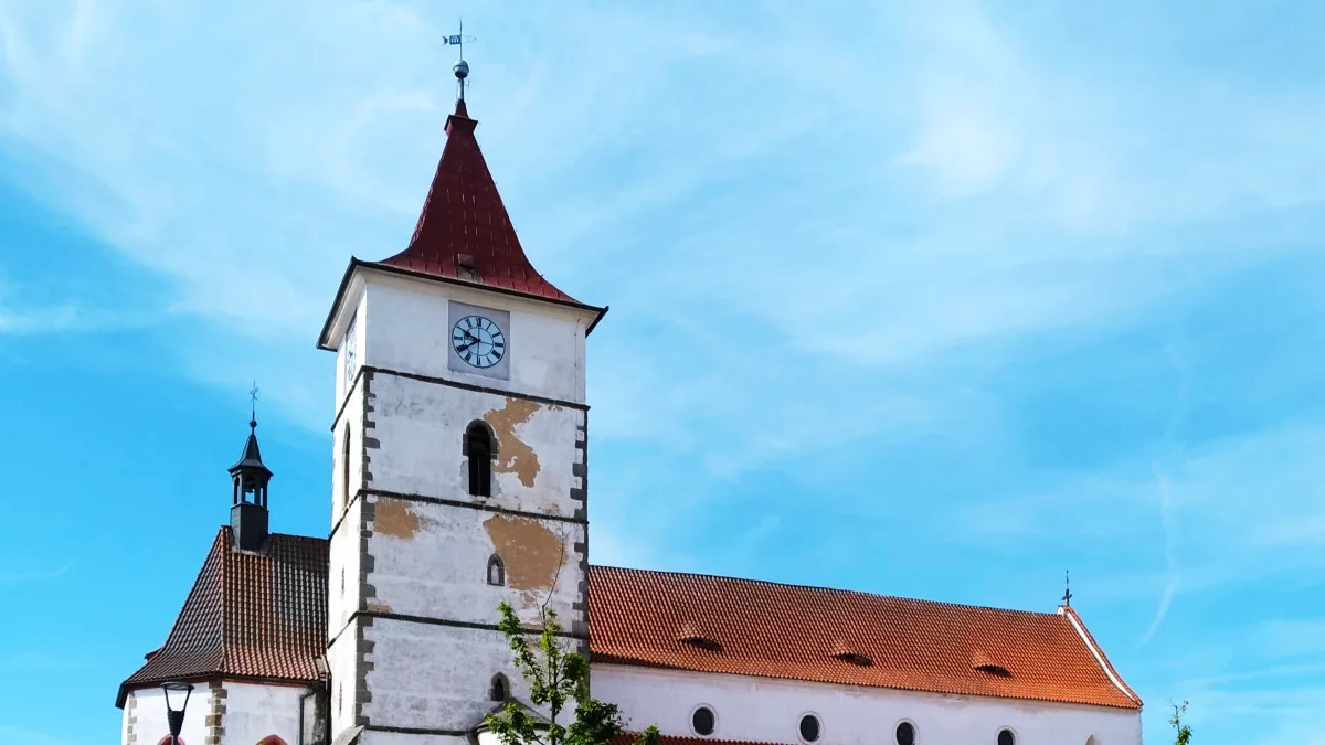 Církev s Horažďovicemi opraví za desítky milionů korun velký kostel na náměstí