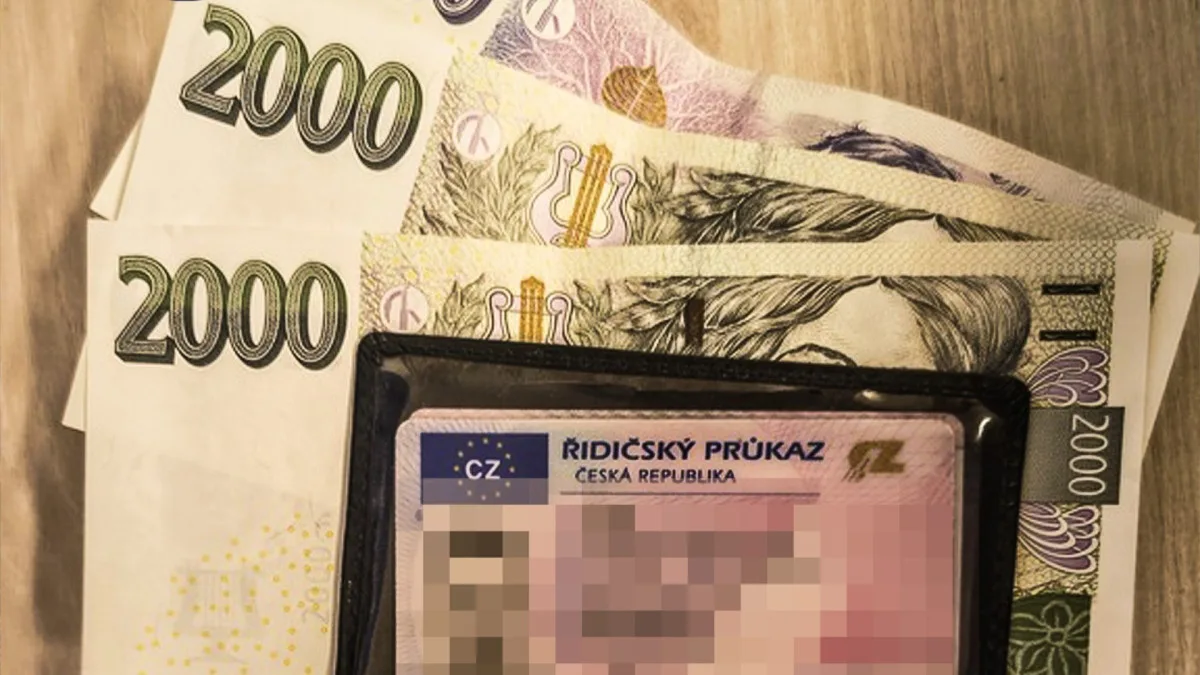 Nalezená peněženka a majitel nikde, strážník ale zavětřil nečekanou stopu
