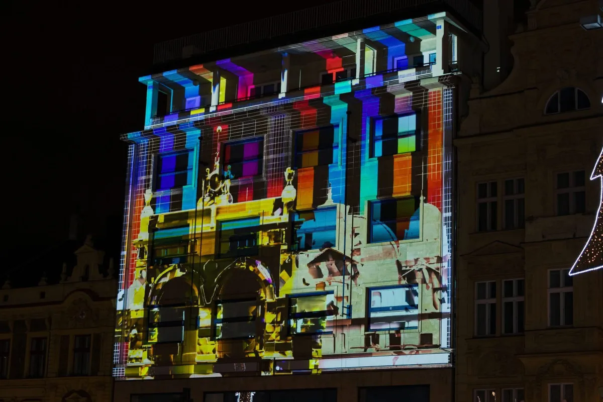 ANKETA: Novoroční videomapping sklízí obrovskou kritiku. Radši nic než tohle, vzkazují lidé