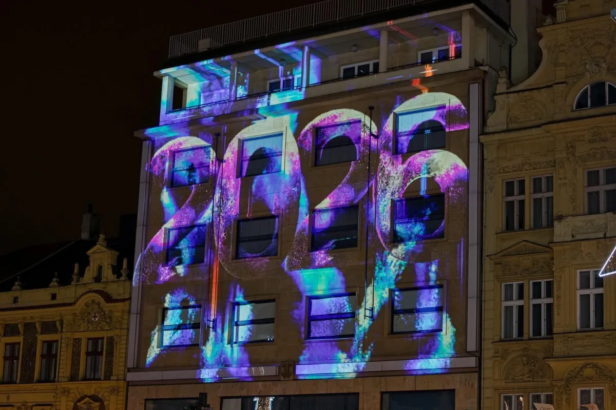 ANKETA: Novoroční videomapping sklízí obrovskou kritiku. Radši nic než tohle, vzkazují lidé