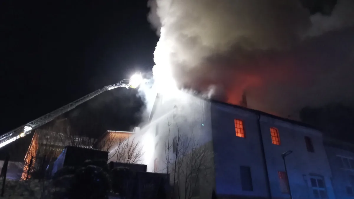 Požár bavorské pekárny zaměstnal stovky hasičů, pomáhali i Češi. Komplikací byl silný mráz