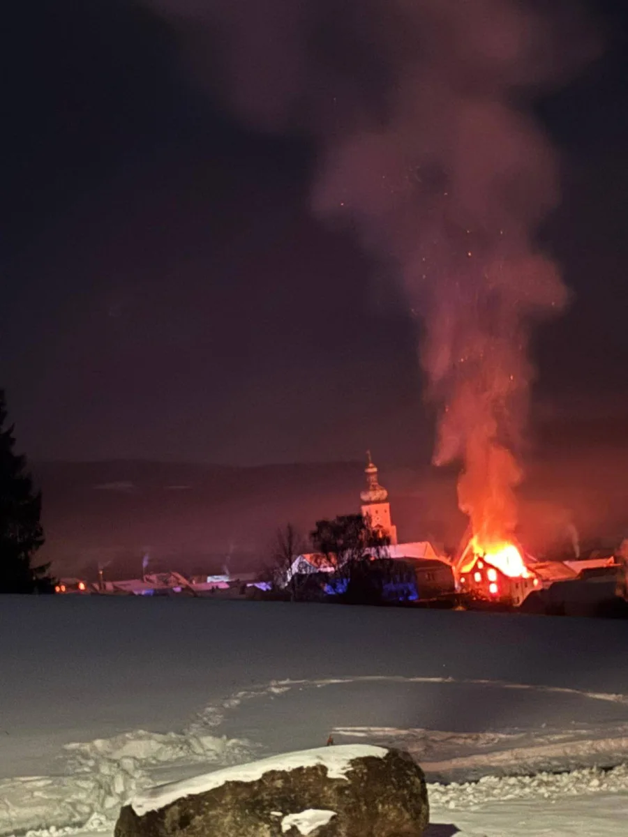 Požár bavorské pekárny zaměstnal stovky hasičů, pomáhali i Češi. Komplikací byl silný mráz
