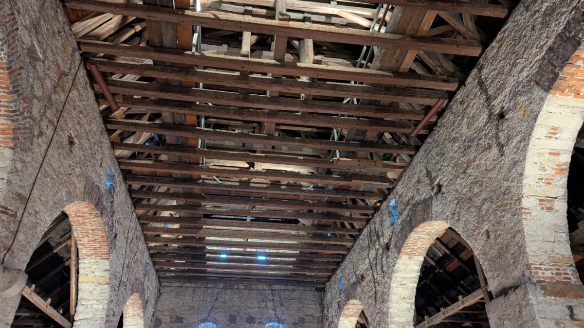 Momentální střechu katedrály čeká oprava, vymění 1600 metrů čtverečních břidlice