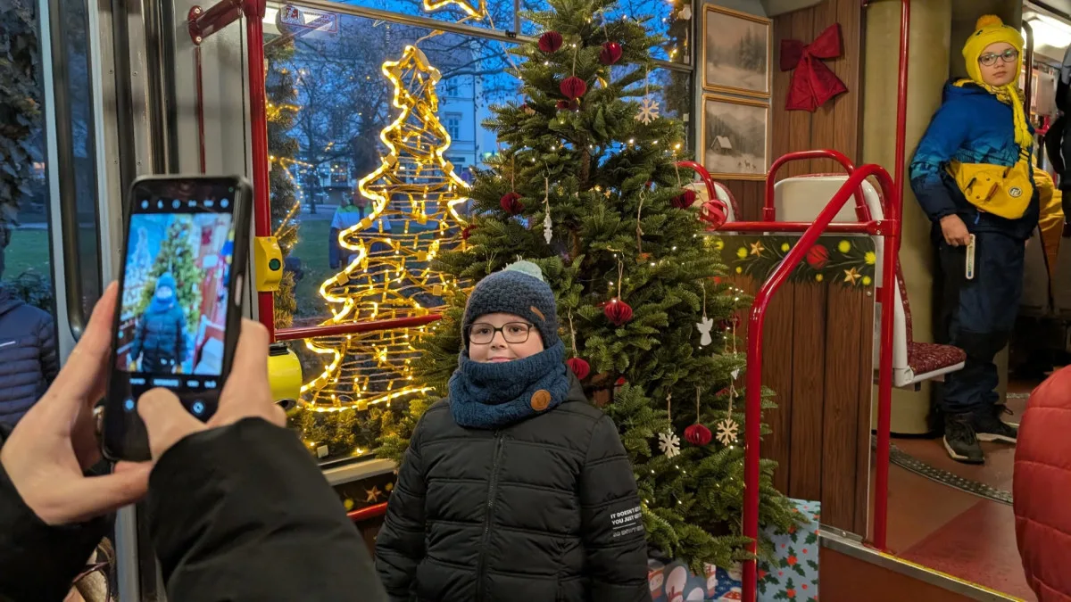 Interiér plzeňské vánoční tramvaje, foto: Zuzana Duzbabová