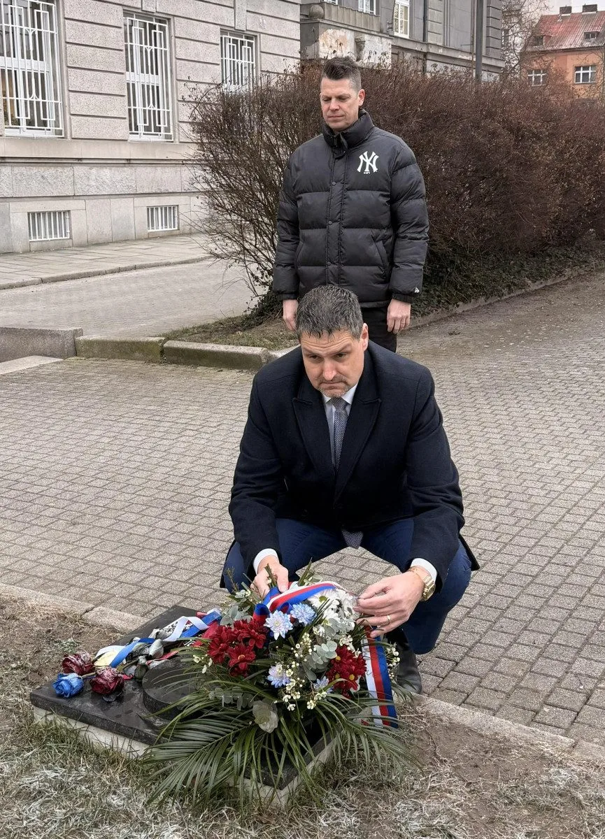 U pamětní desky na místě události uctili v úterý 20. ledna 2026 památku Josefa Hlavatého položením květiny starosta městského obvodu Plzeň 3 David Procházka (ANO) a místostarosta Ladislav Nový (STAN).