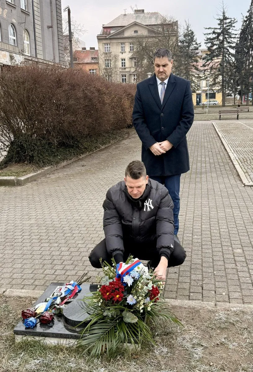 U pamětní desky na místě události uctili v úterý 20. ledna 2026 památku Josefa Hlavatého položením květiny starosta městského obvodu Plzeň 3 David Procházka (ANO) a místostarosta Ladislav Nový (STAN).