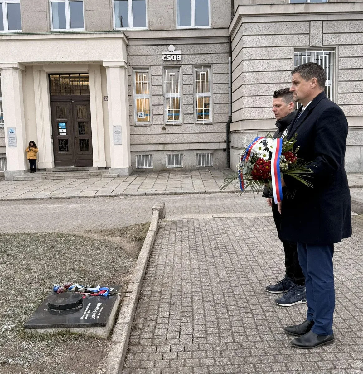 U pamětní desky na místě události uctili v úterý 20. ledna 2026 památku Josefa Hlavatého položením květiny starosta městského obvodu Plzeň 3 David Procházka (ANO) a místostarosta Ladislav Nový (STAN).