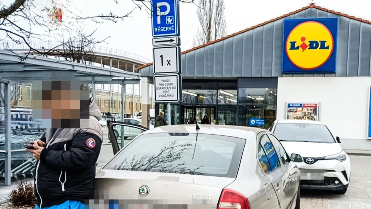 Muž parkoval kde neměl a na to také dojel