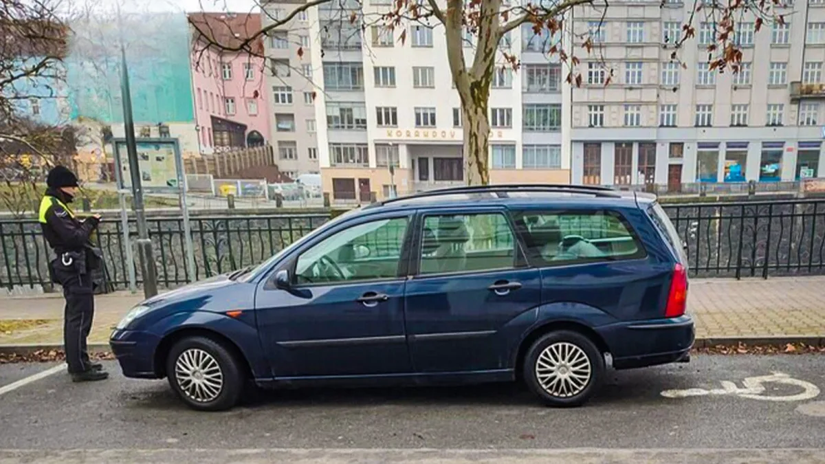 Žena parkovala na místě vyhrazeném pro invalidy
