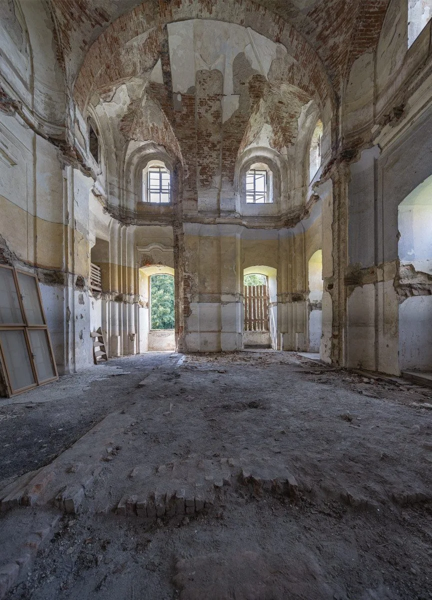 Zdevastovaná barokní kaple ožívá, památkáři tam chtějí spojit historii s modením uměním