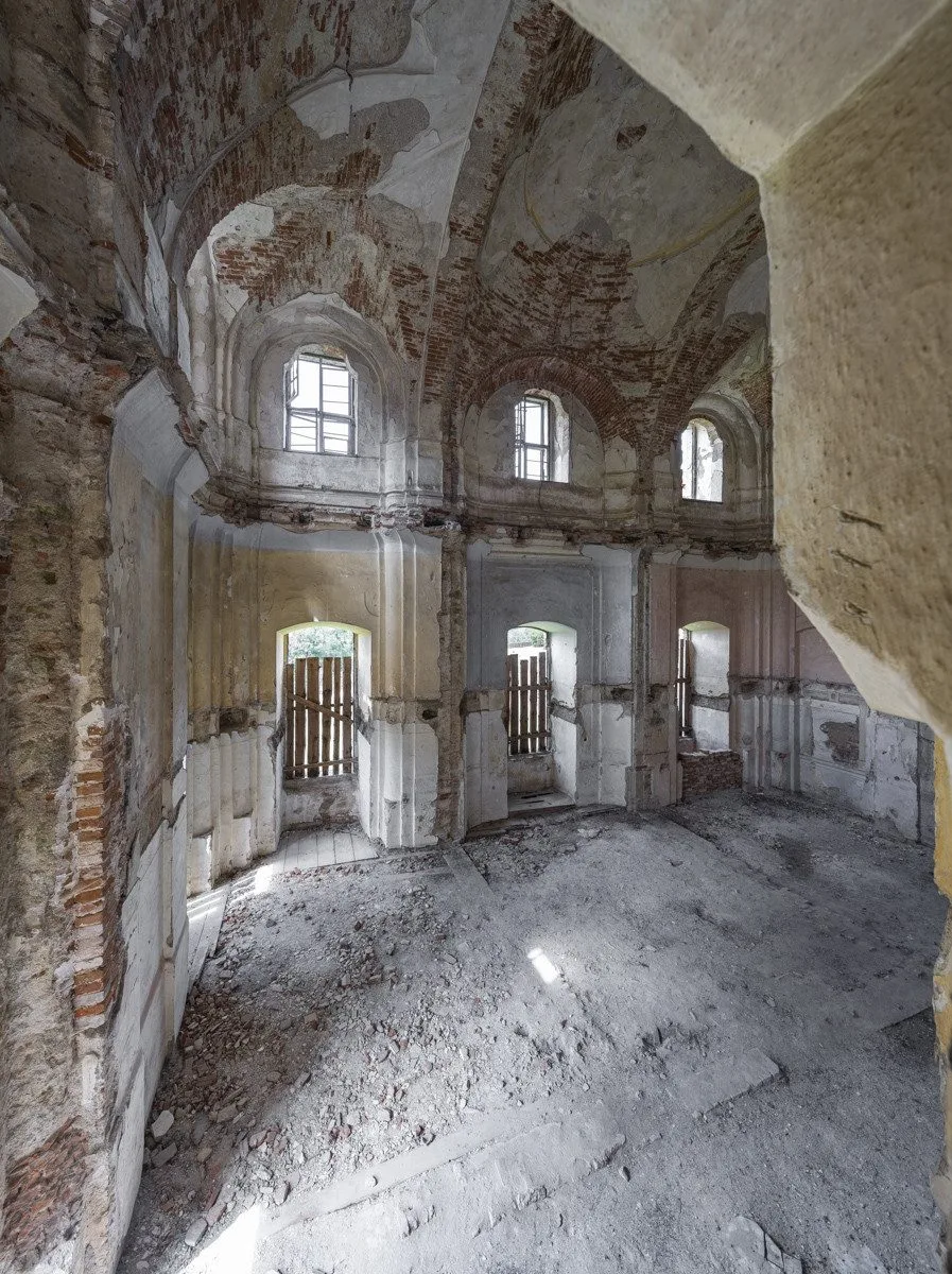 Zdevastovaná barokní kaple ožívá, památkáři tam chtějí spojit historii s modením uměním