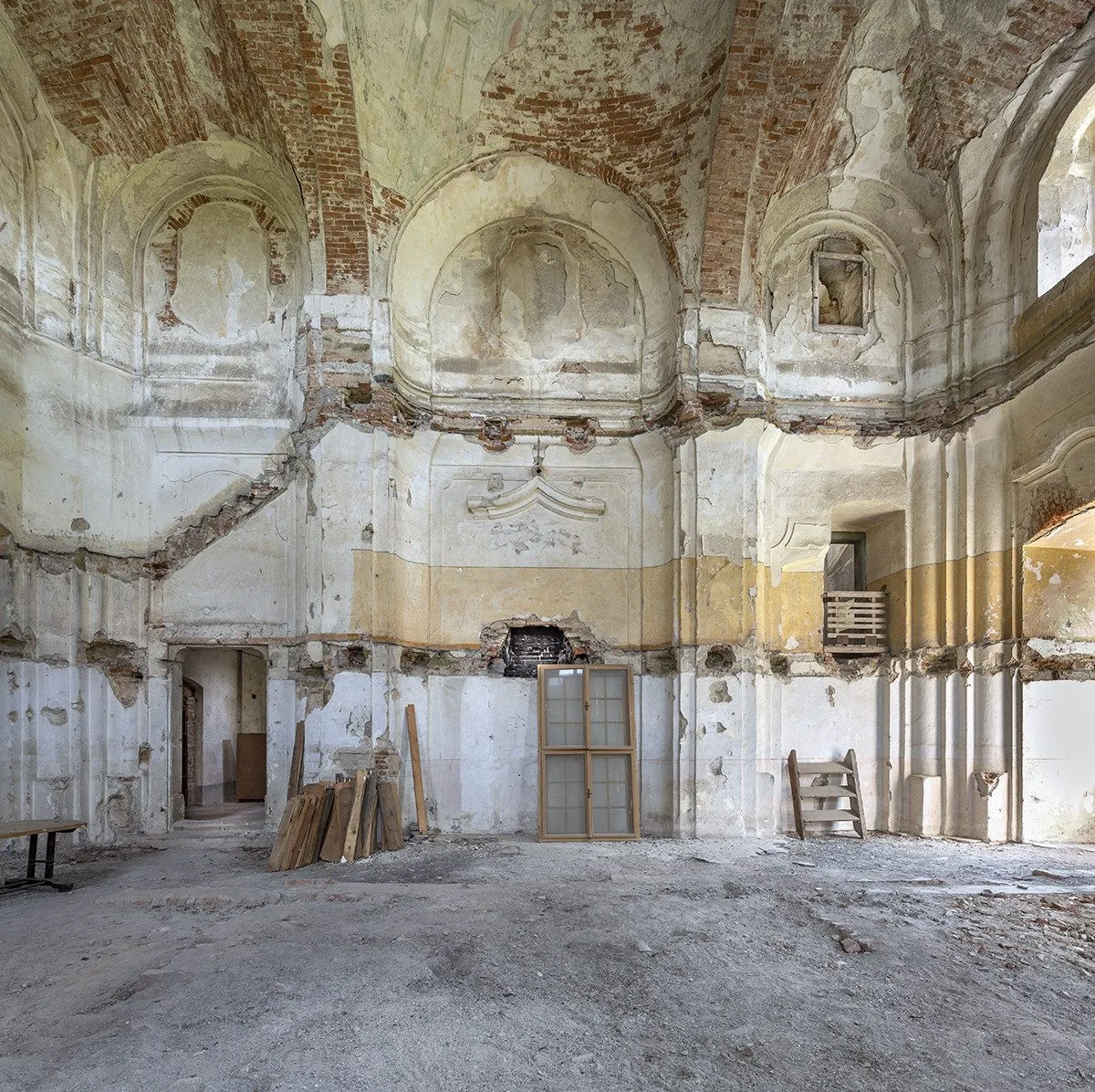 Zdevastovaná barokní kaple ožívá, památkáři tam chtějí spojit historii s modením uměním