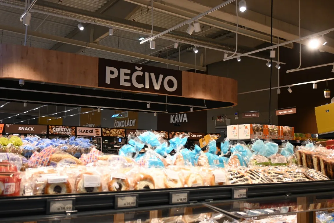 Váhy s umělou inteligencí nebo úklidový robot. Nový Kaufland sází na moderní technologie