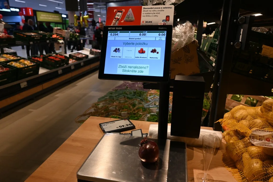 Váhy s umělou inteligencí nebo úklidový robot. Nový Kaufland sází na moderní technologie
