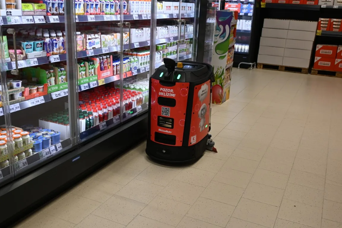 Váhy s umělou inteligencí nebo úklidový robot. Nový Kaufland sází na moderní technologie