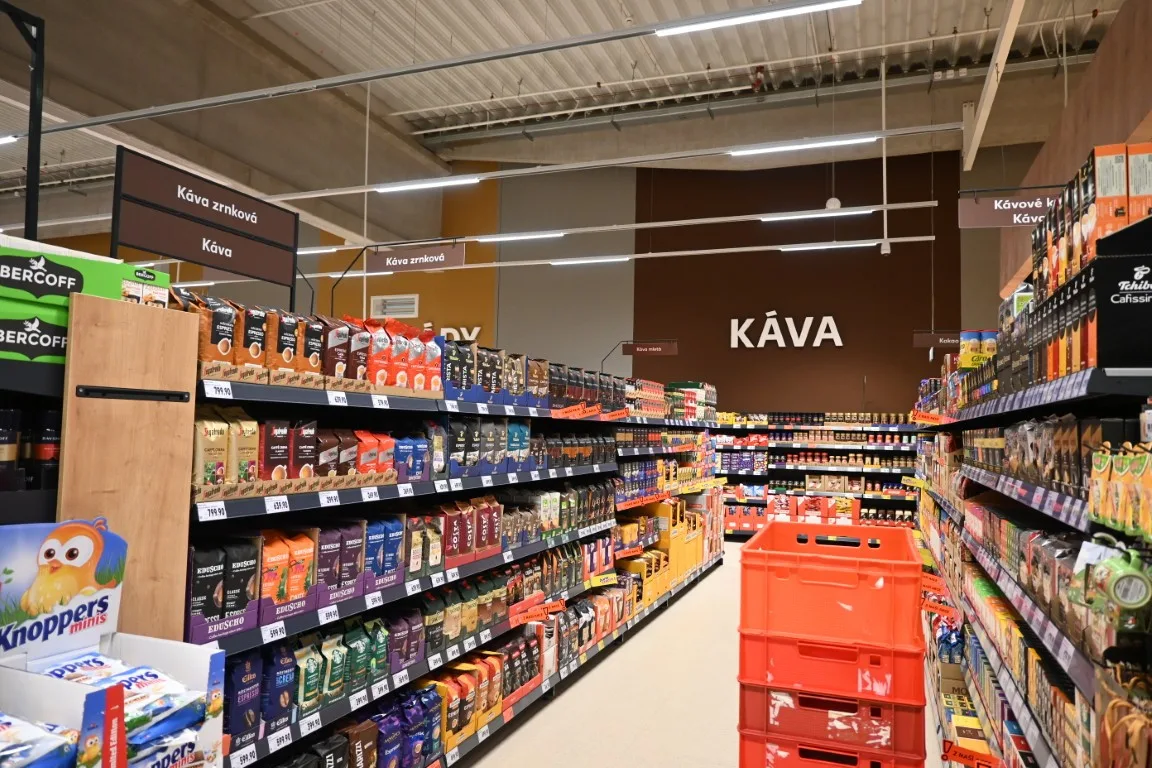 Váhy s umělou inteligencí nebo úklidový robot. Nový Kaufland sází na moderní technologie