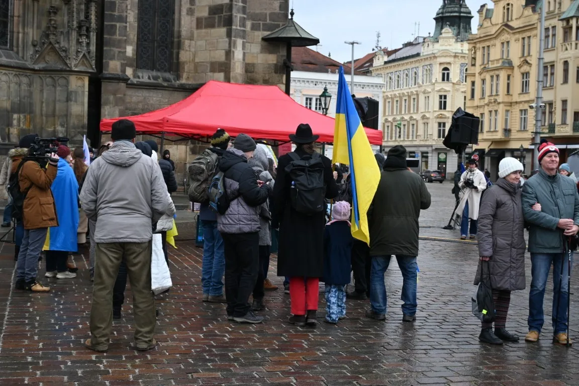 Češi i Ukrajinci vyjádřili na náměstí podporu napadené zemi. Přistál tam i smrtící dron