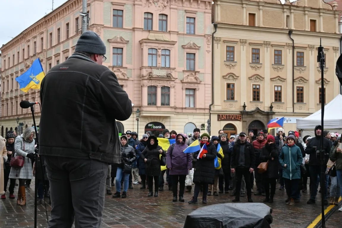 Češi i Ukrajinci vyjádřili na náměstí podporu napadené zemi. Přistál tam i smrtící dron