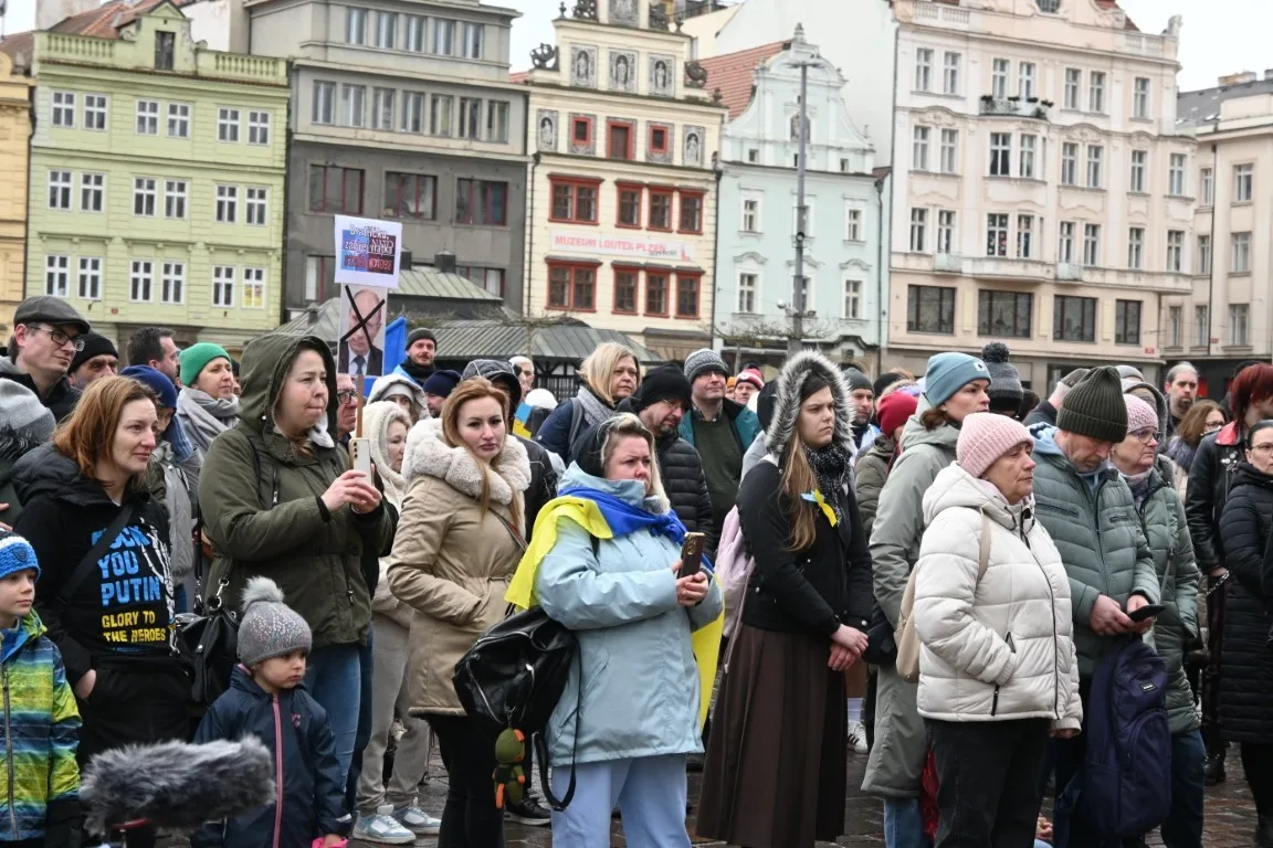 Češi i Ukrajinci vyjádřili na náměstí podporu napadené zemi. Přistál tam i smrtící dron