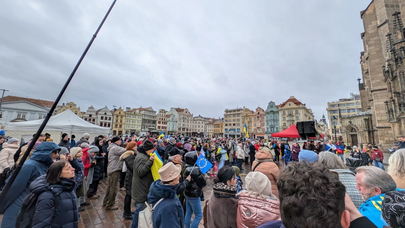 Češi i Ukrajinci vyjádřili na náměstí podporu napadené zemi. Přistál tam i smrtící dron