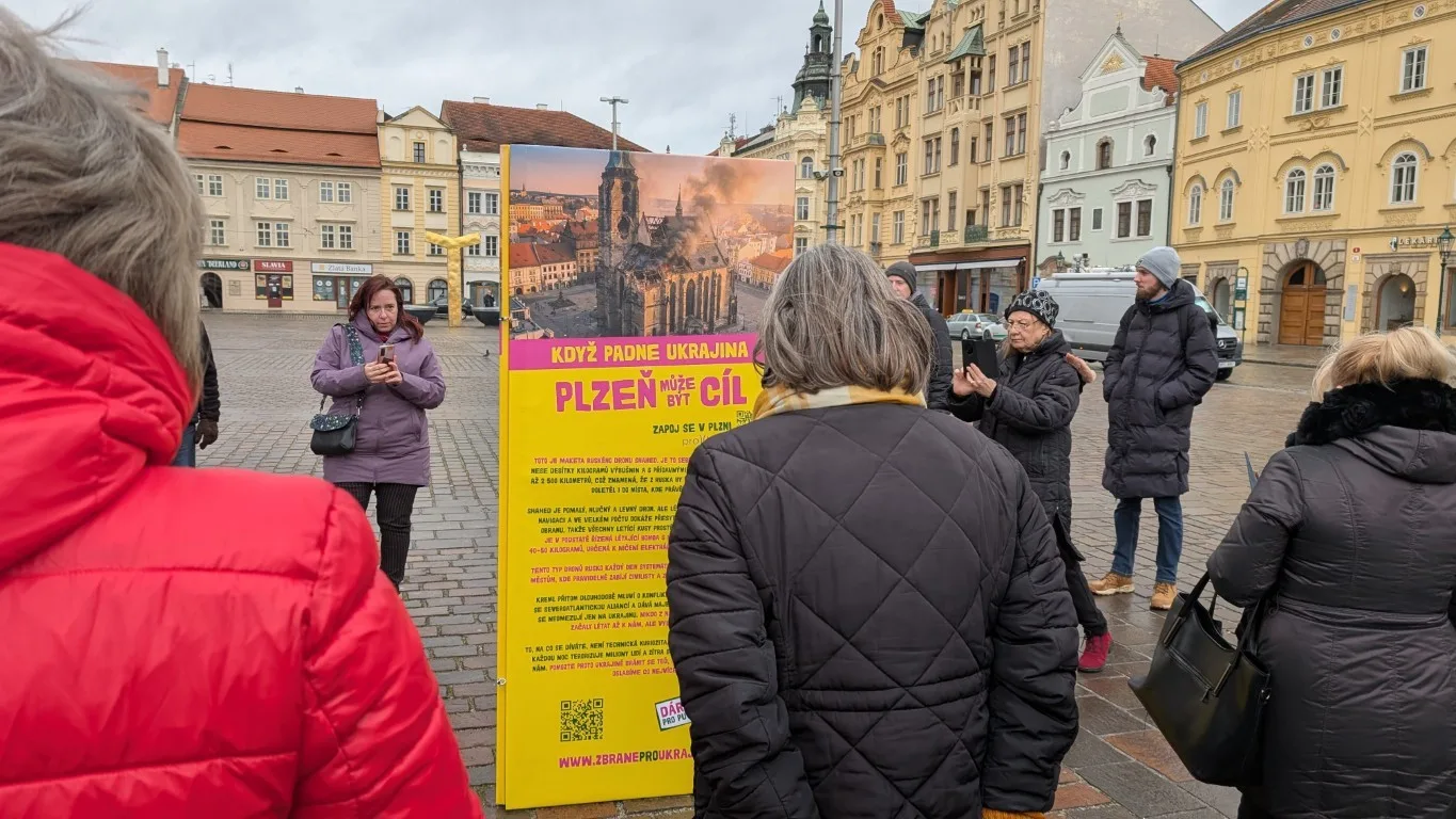 Češi i Ukrajinci vyjádřili na náměstí podporu napadené zemi. Přistál tam i smrtící dron