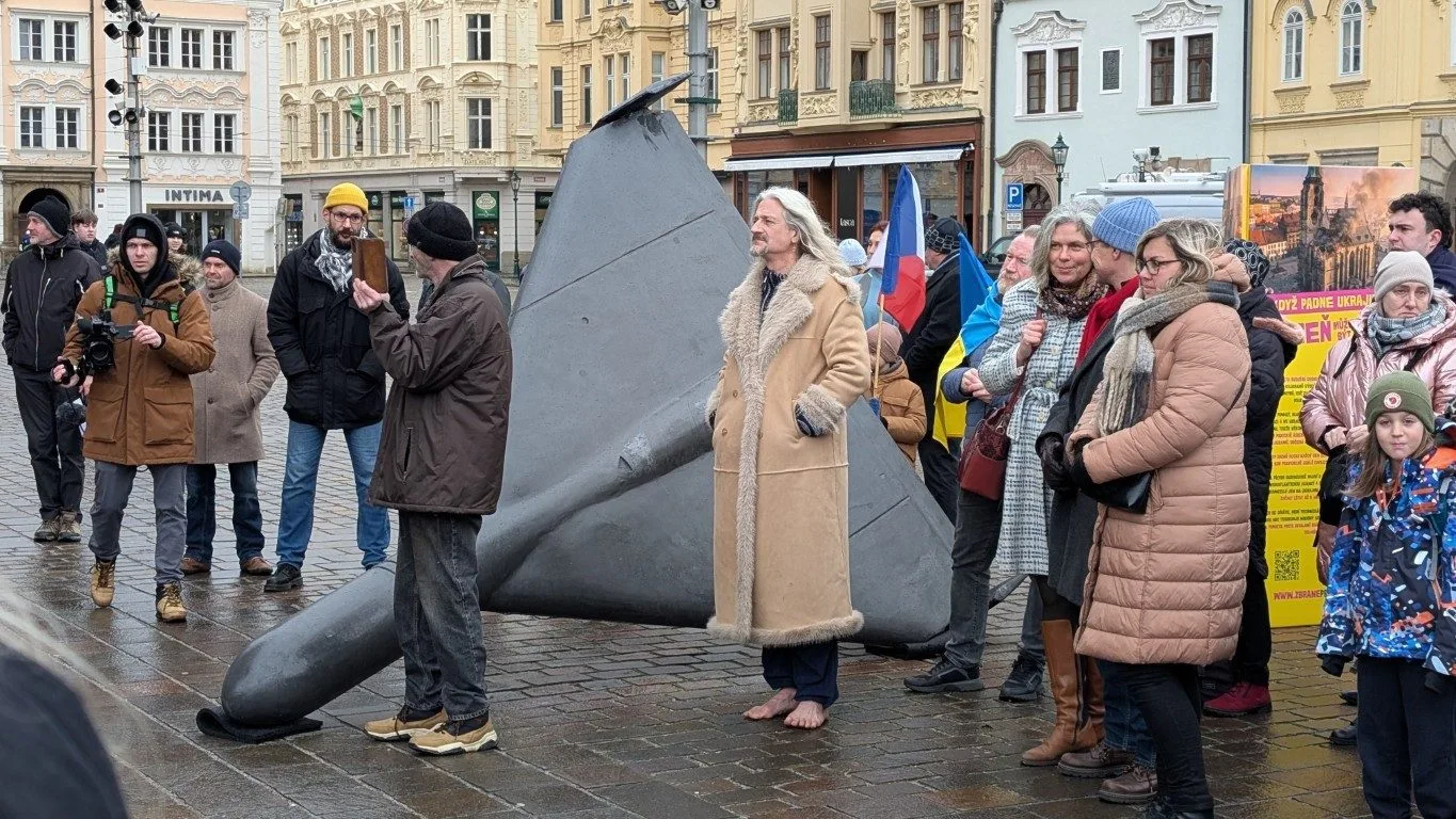 Češi i Ukrajinci vyjádřili na náměstí podporu napadené zemi. Přistál tam i smrtící dron