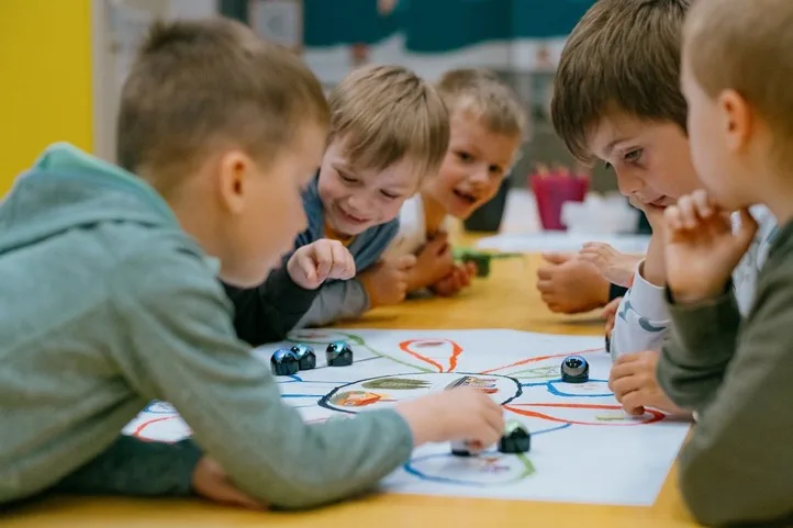 Worskhopy, tábory i semináře pro učitele. Centrum robotiky v Plzni funguje deset let