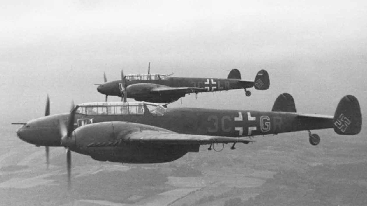 Stíhačka Messerschmitt Me 110. Zdroj: Bundesarchiv, Bild 101I-360-2095-23 / Wanderer, W. / CC-BY-SA 3.0