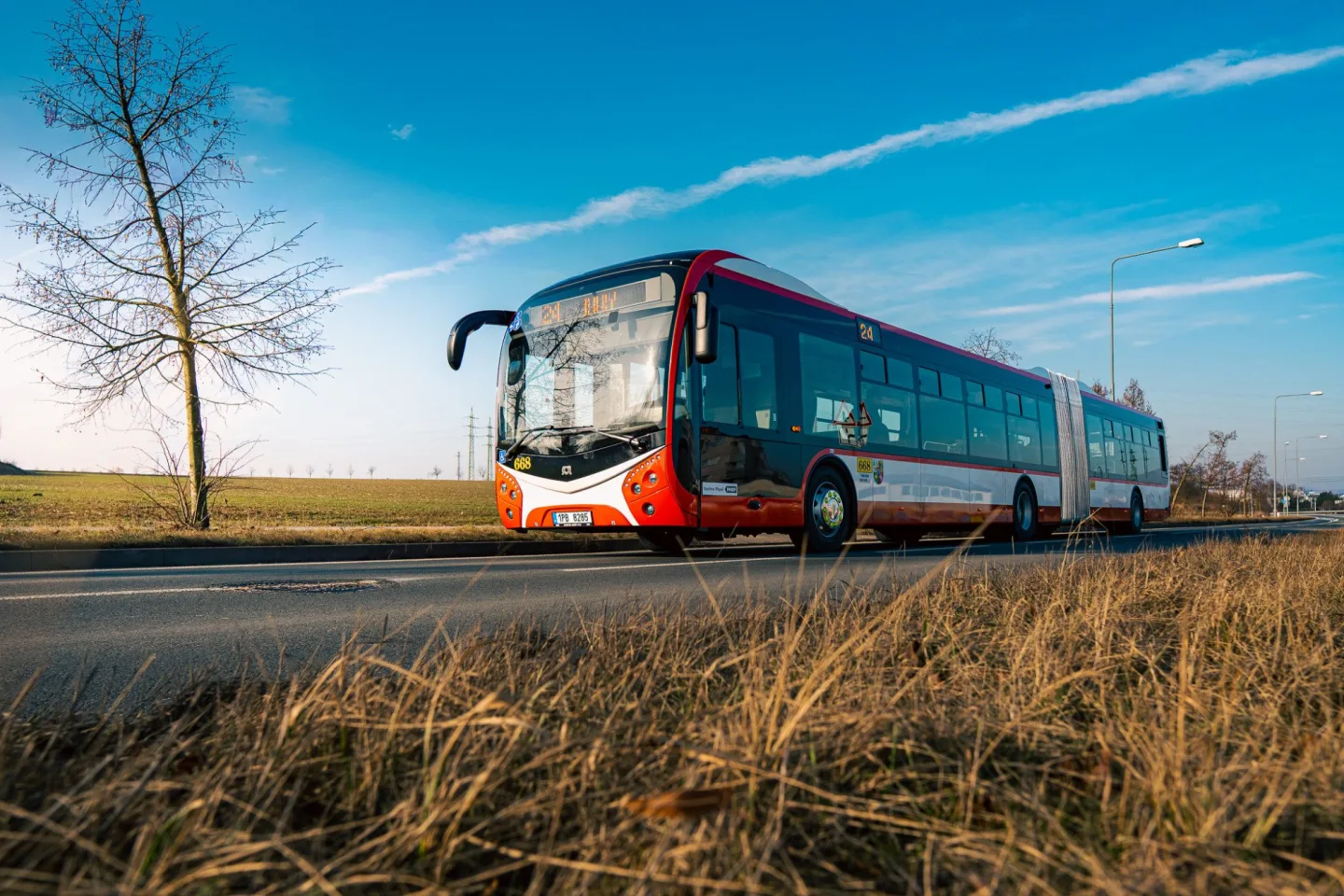 Do ulic vyjely nové kloubové autobusy s kapacitou 141 lidí a ambientním osvětlením