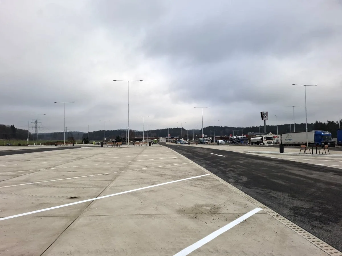 Pravá část dálniční odpočívky prošla modernizací loni