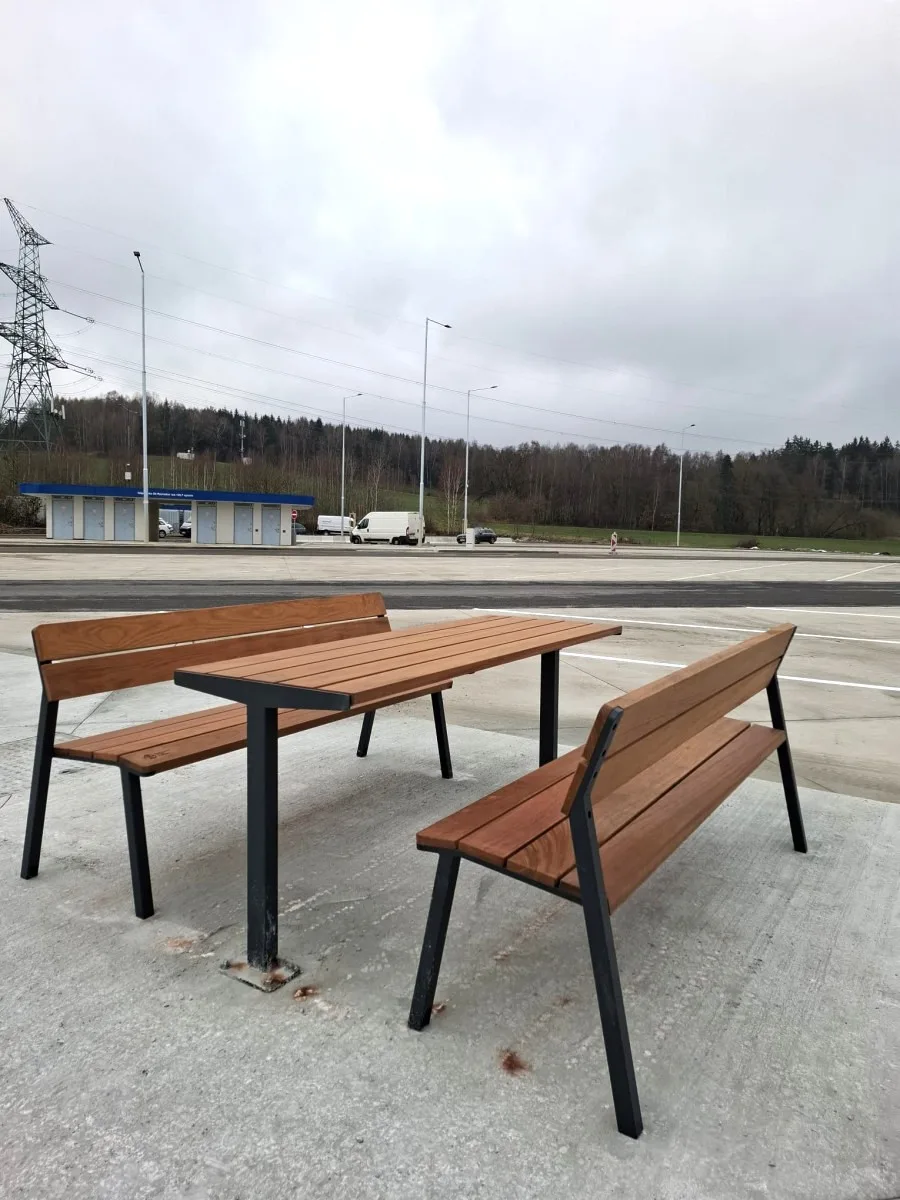 Pravá část dálniční odpočívky prošla modernizací loni