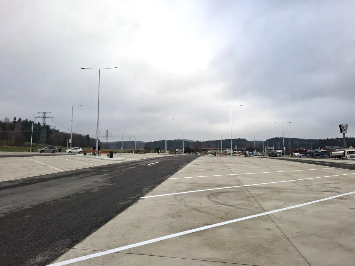Pravá část dálniční odpočívky prošla modernizací loni