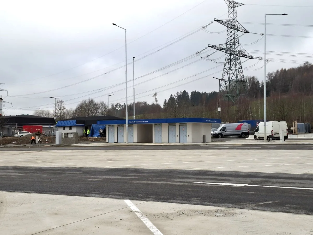 Pravá část dálniční odpočívky prošla modernizací loni