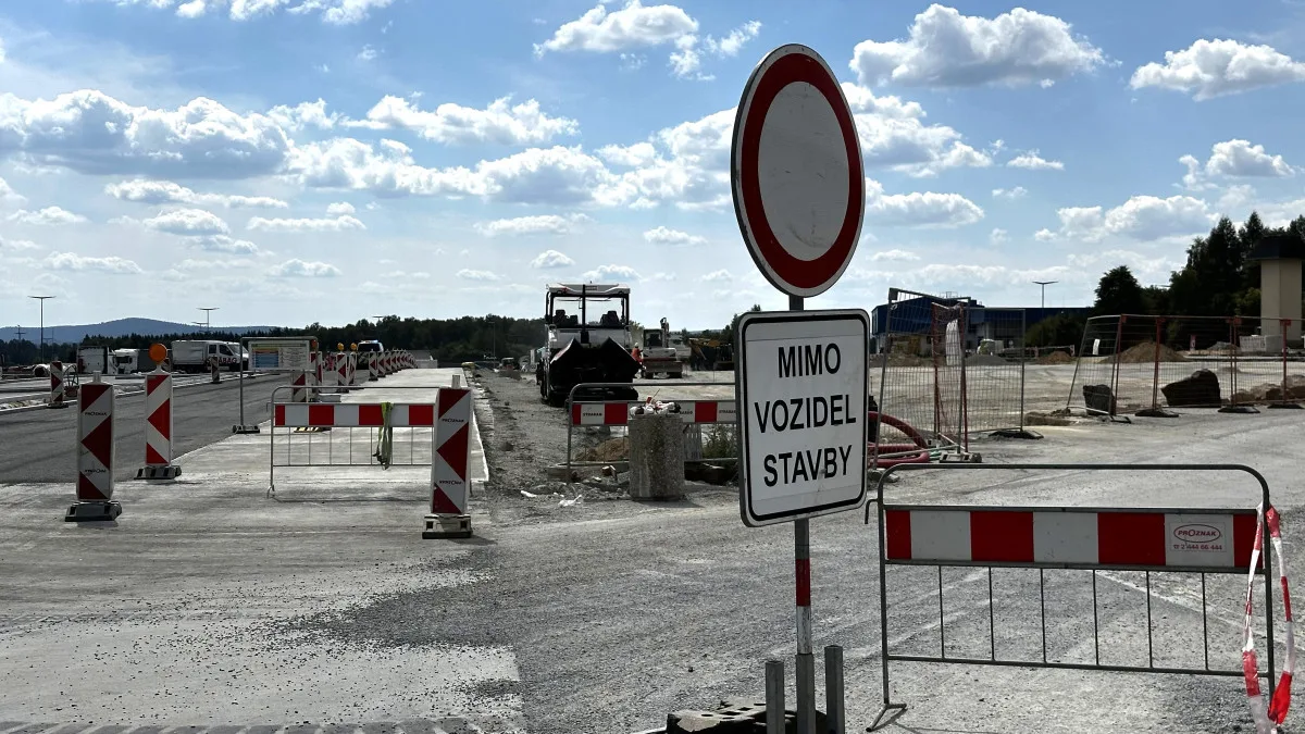 Takto se pracovalo na nové odpočívce ještě loni v srpnu
