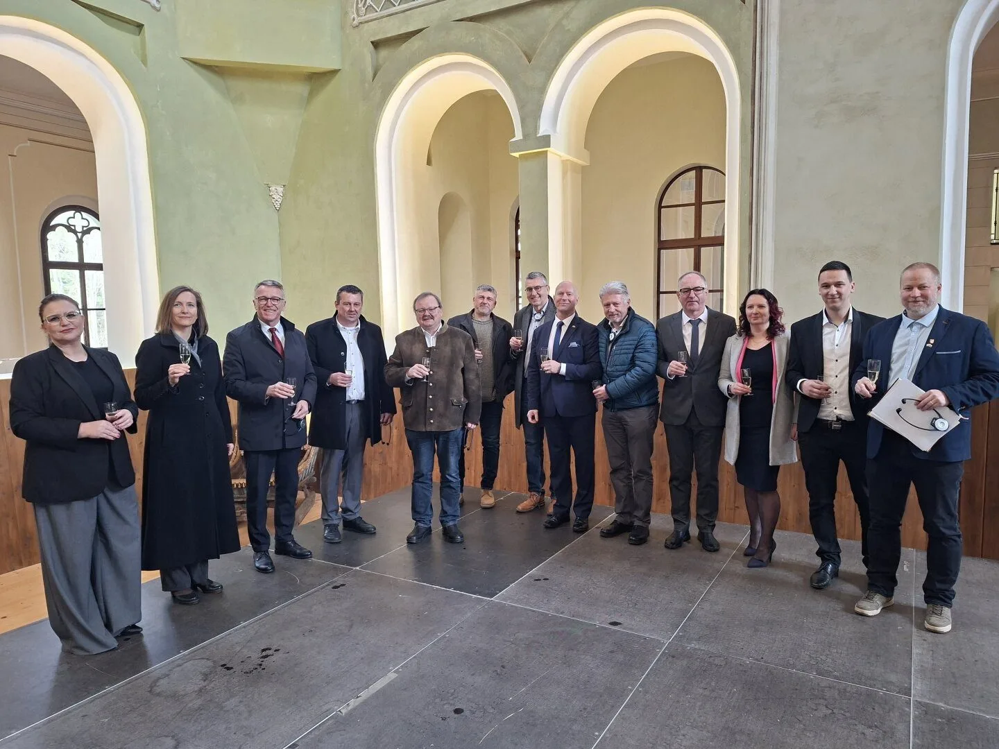 Cestovní ruch, rozvoj infrastruktury. Česko-bavorské memorandum podepsali v jízdárně