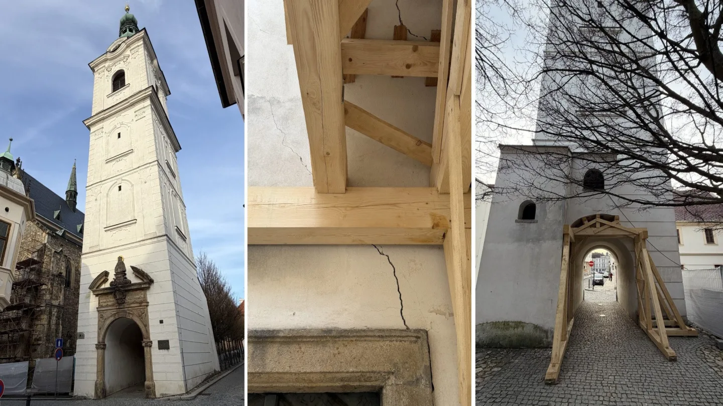 Zlověstné praskliny se objevily na slavné Bílé věži v Klatovech. Památku teď z jedné strany podpírají trámy