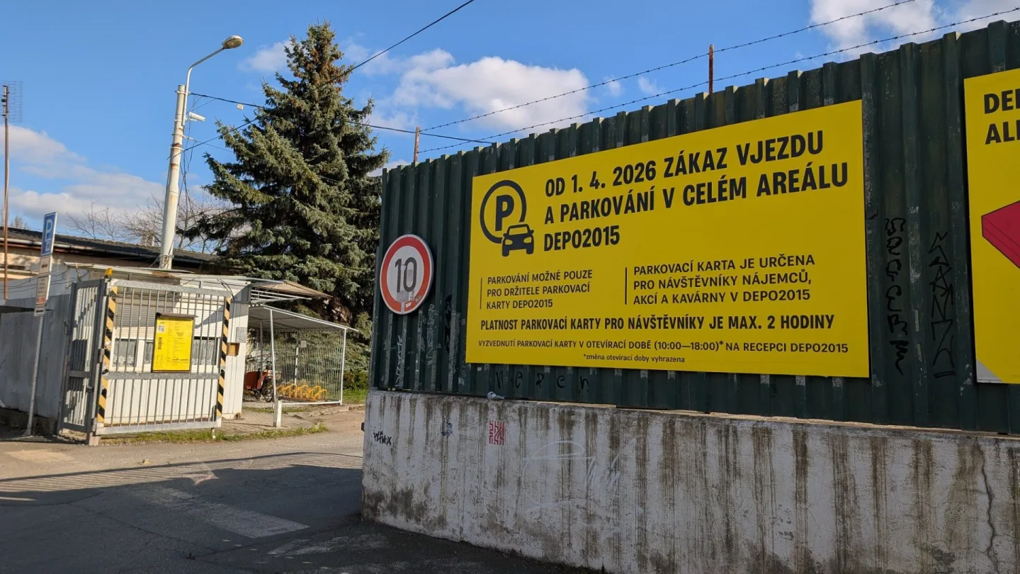Velké mrzení pro řidiče, bez karty už na velkém prostranství u kulturní zóny nezaparkují