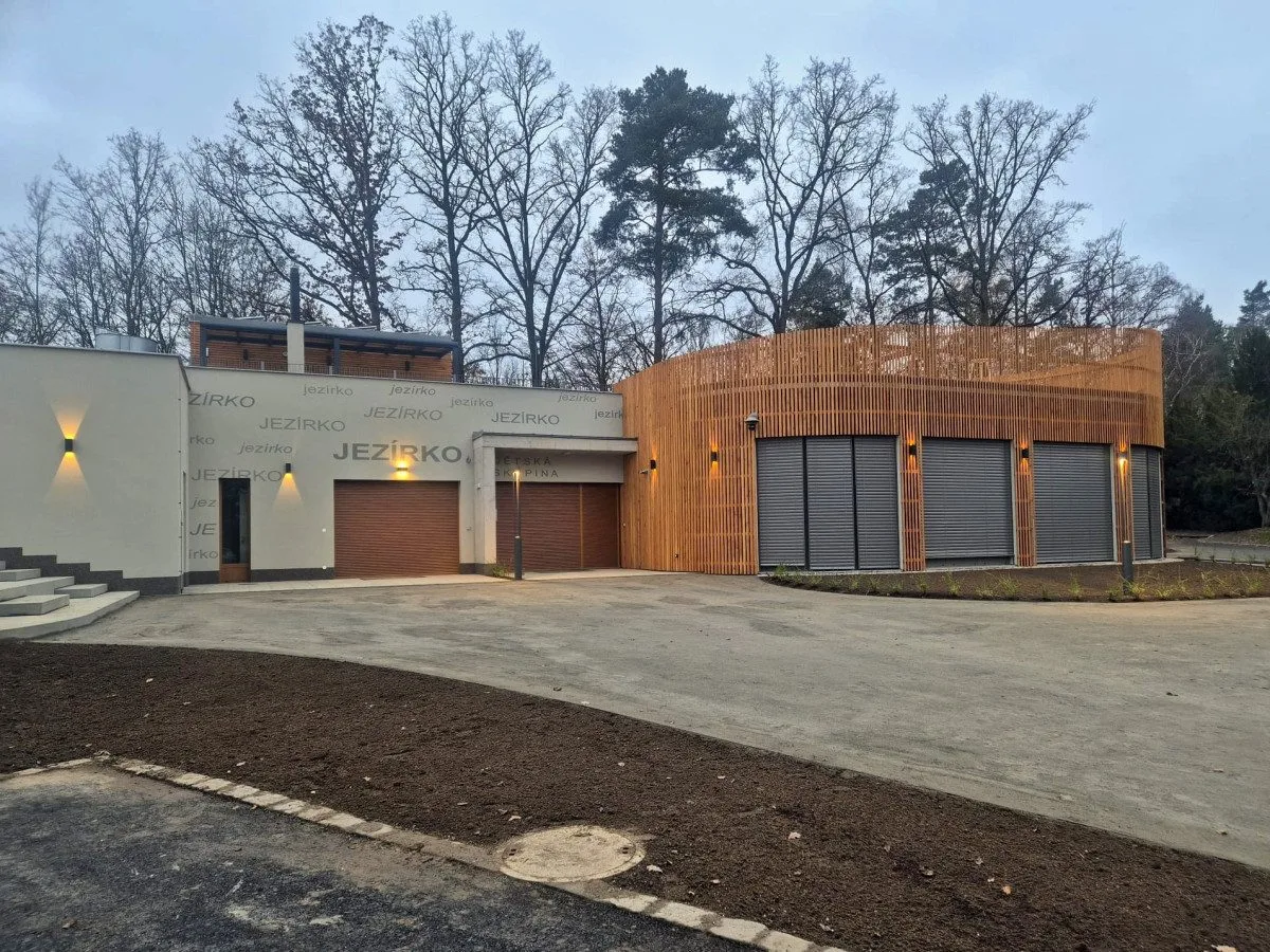 Objekt pro dětskou skupinu za 38,5 milionu korun zabojuje o architektonické ceny