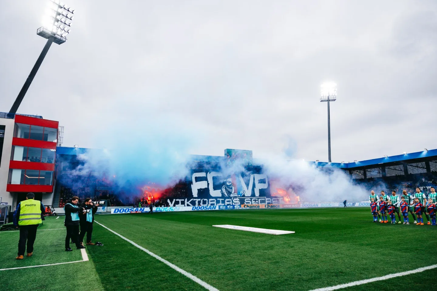 Nevychovanost fanoušků bude Plzeň stát 100 tisíc, rozhodla disciplinární komise