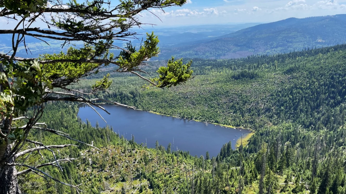 Poznáte šumavské jezero na tomto snímku?