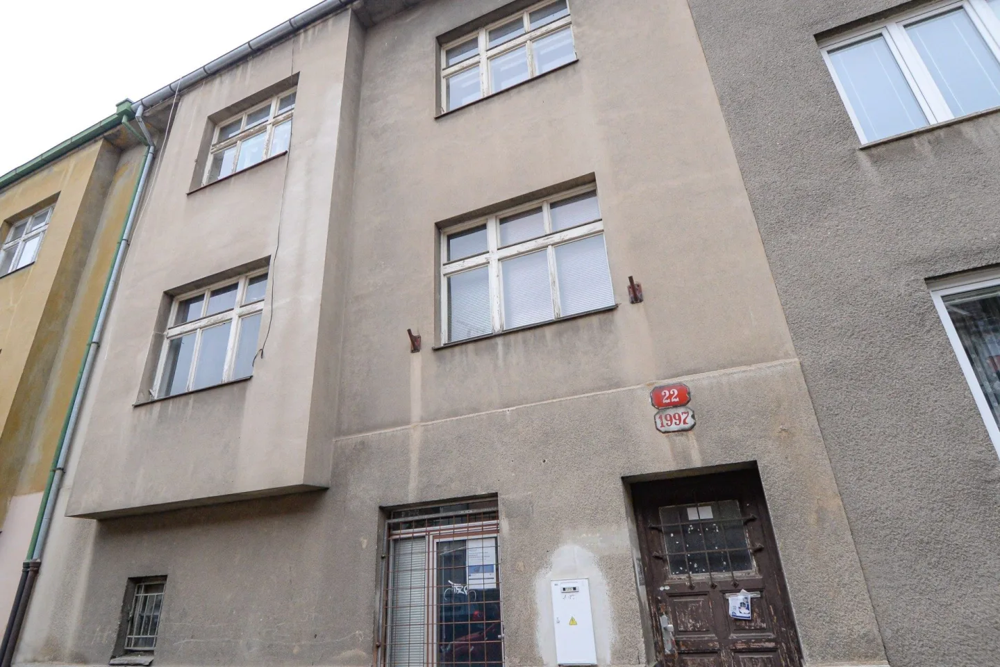 Plzeň začala rekonstrukci domu v Bolzanově ulici. Opraví pět bytů