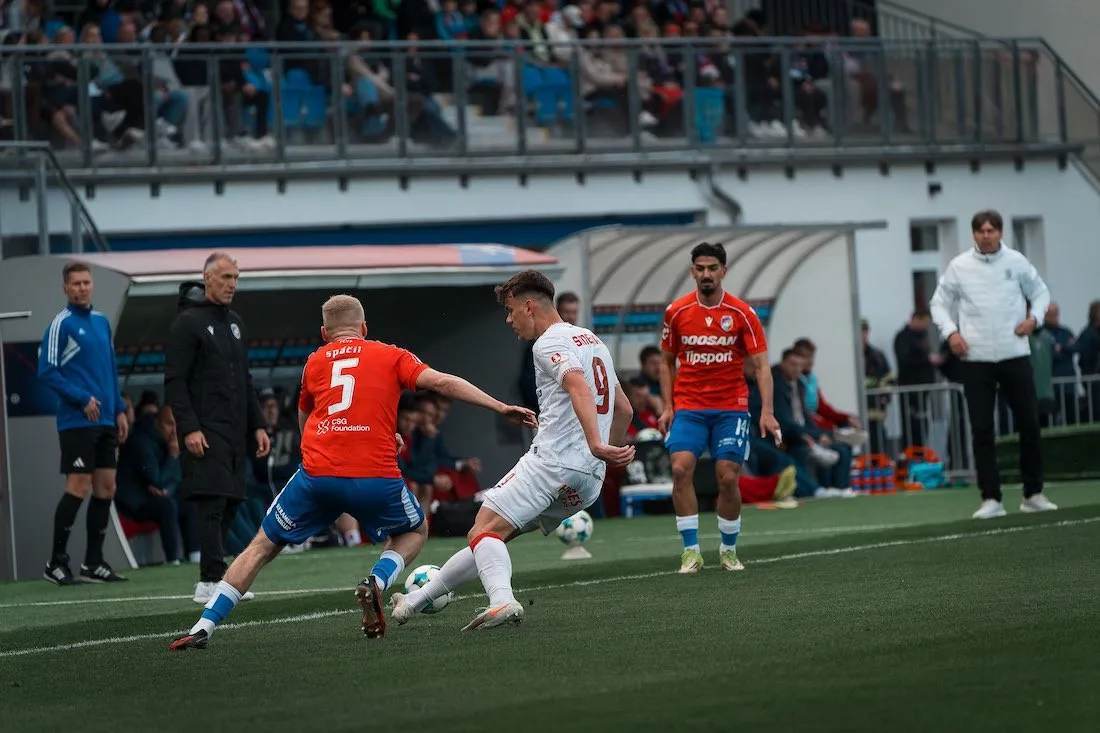 Viktoria podlehla Pardubicím 0:1. Po ruce Doskiho dohrávala v deseti
