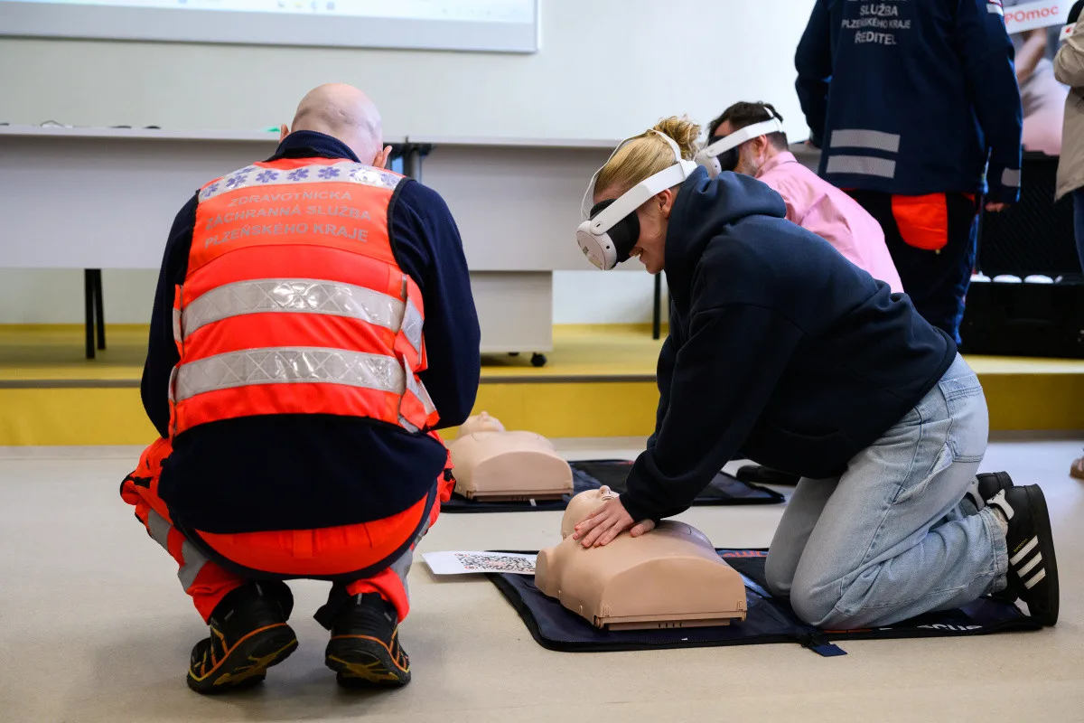 Průkopnická výuka první pomoci, středoškoláci využijí virtuální realitu