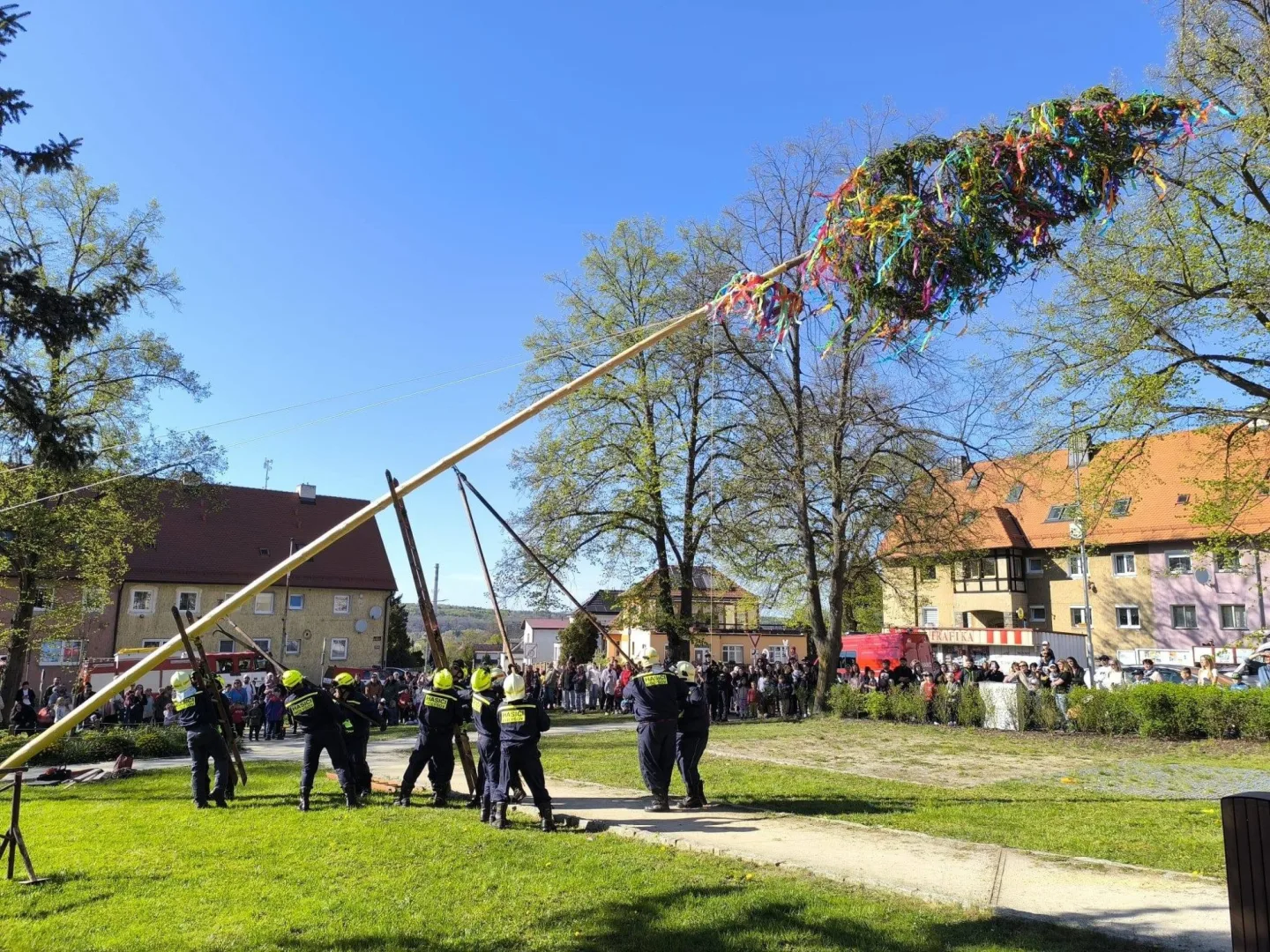 Neuhlídali májku a případ nahlásili policii, město schytává drsnou kritiku
