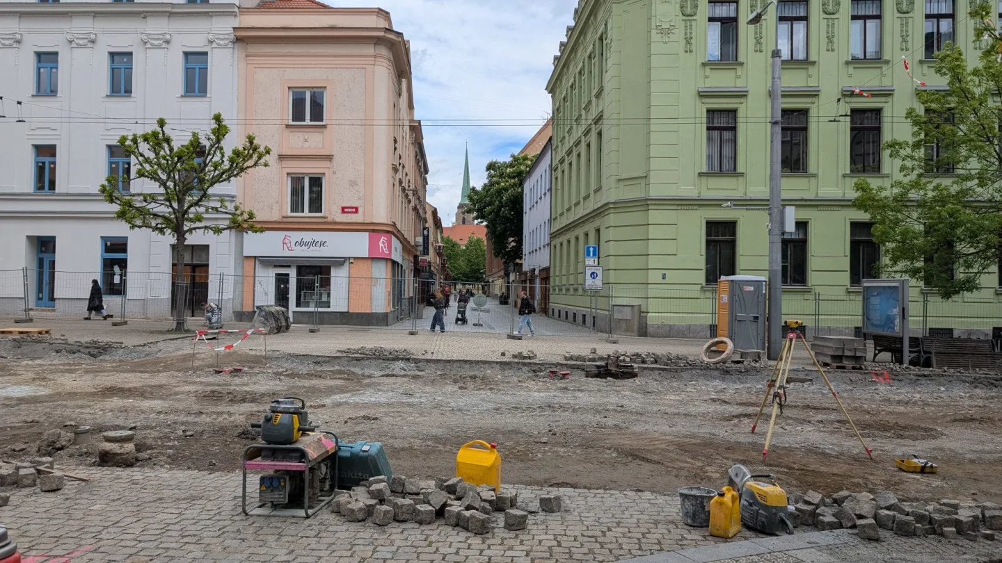 Žádná diskuse a zmatky, zastupitelé řešili už probíhající stavbu na Americké třídě