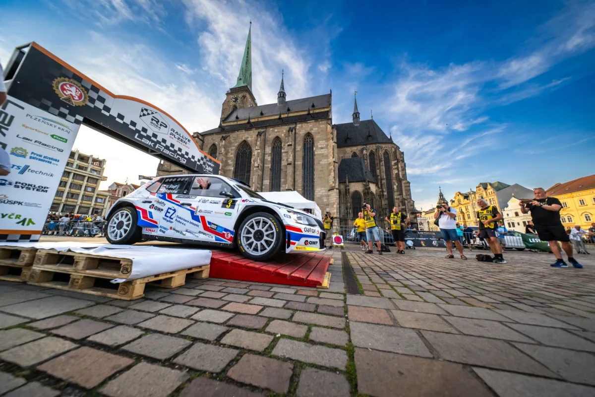 Dvacátý ročník Rallye Plzeň se blíží. Odstartuje netradičně v Univerzitní ulici